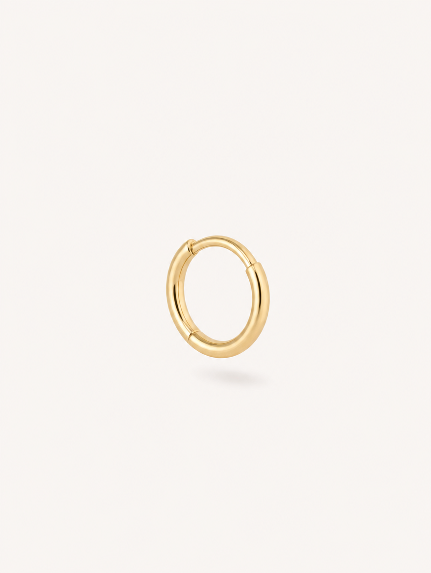 Arracada Lisa 8.8 mm Oro 10k — vista diagonal con charnela