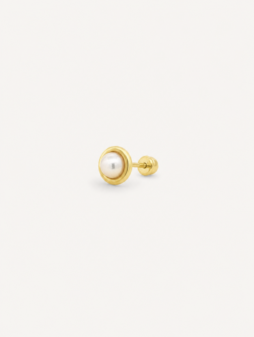 Broquel Perla con contorno Oro 10K — vista diagonal