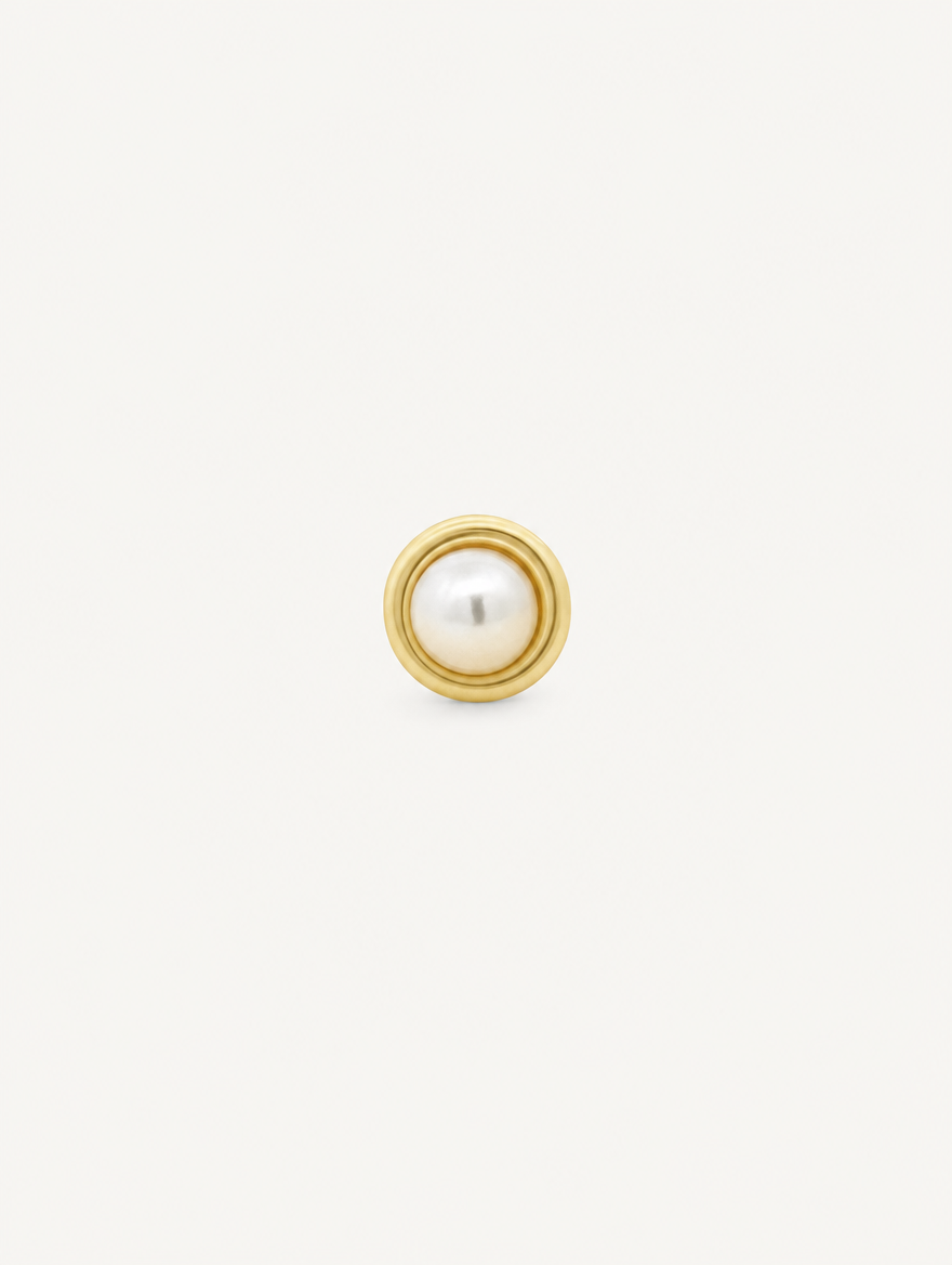 Broquel Perla con contorno Oro 10K — vista frontal