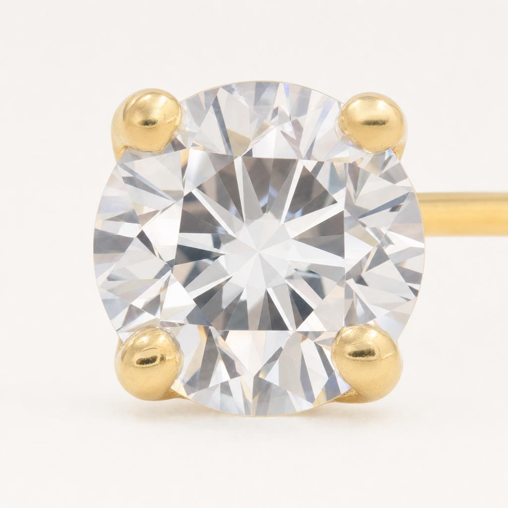Broquel Solitario Zirconia Blanca 4 mm Oro 10K — macro frontal