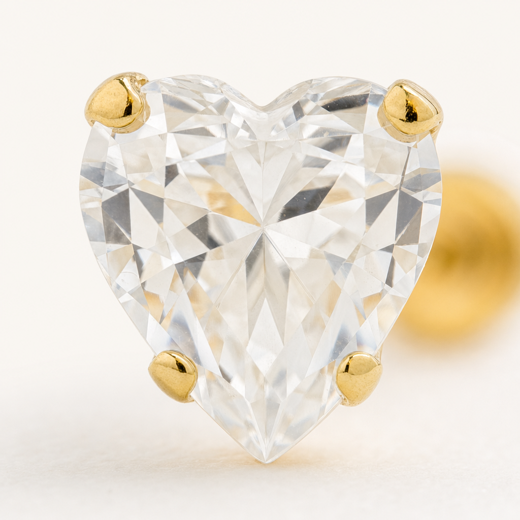 Broquel Corazón Zirconia 6 mm Oro 10K — macro frontal