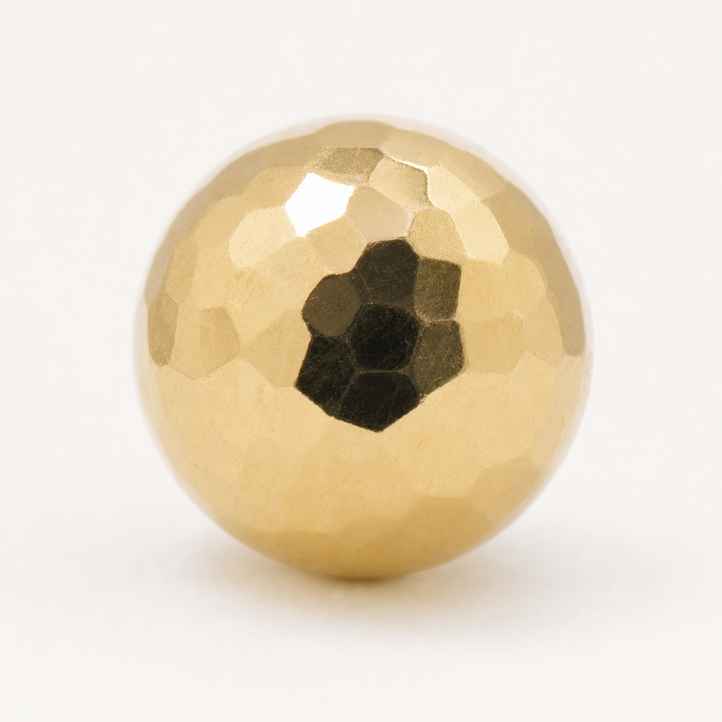 Broquel Dormilona 4.9 mm Oro 10K — macro frontal