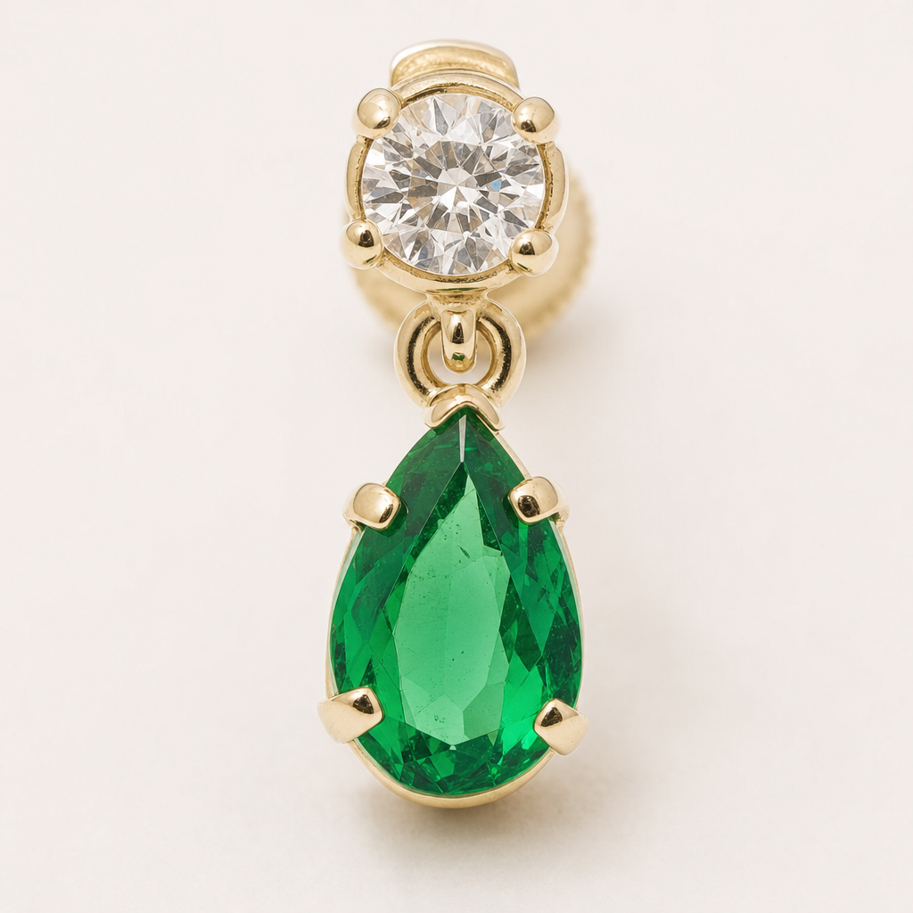 Broquel Colgante Gota Esmeralda Oro 10K — macro frontal