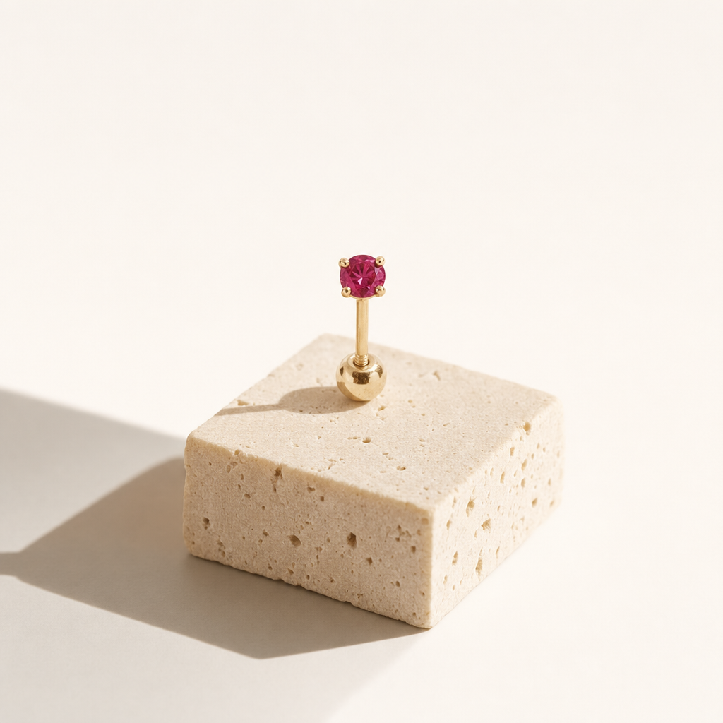 Broquel Solitario Zirconia Rubí 2.25 mm Oro 10K — bodegón editorial