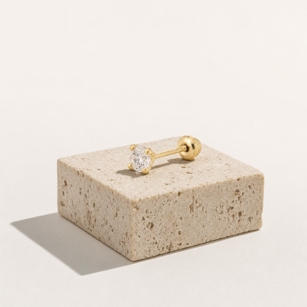 Broquel Solitario Zirconia Blanca 3 mm Oro 10K — bodegón editorial