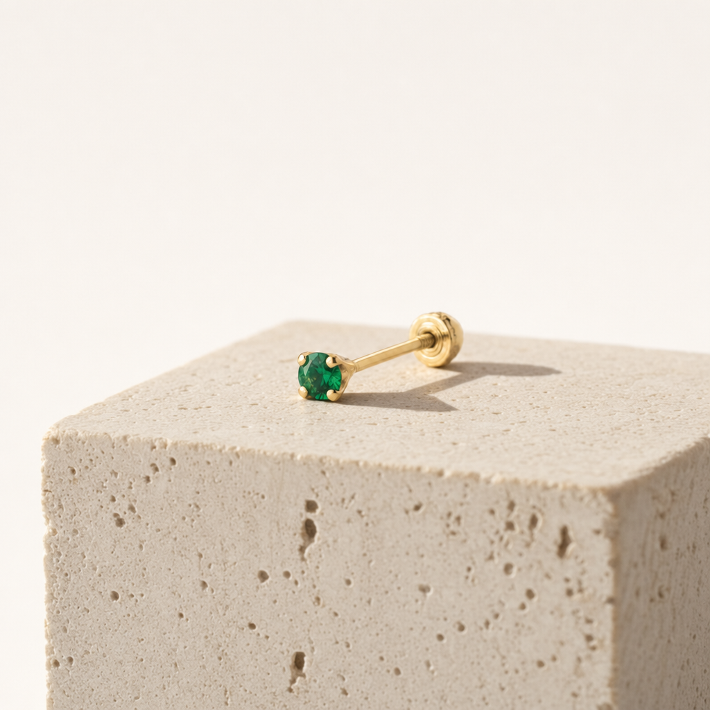 Broquel Solitario Zirconia Verde 2.25 mm Oro 10K — bodegón editorial