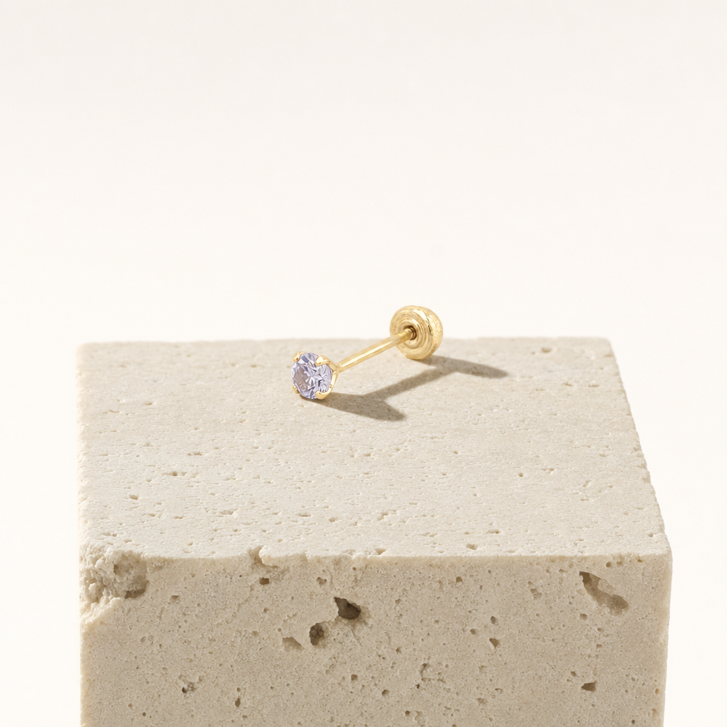 Broquel Solitario Zirconia Lila 2.25 mm Oro 10K — bodegón editorial