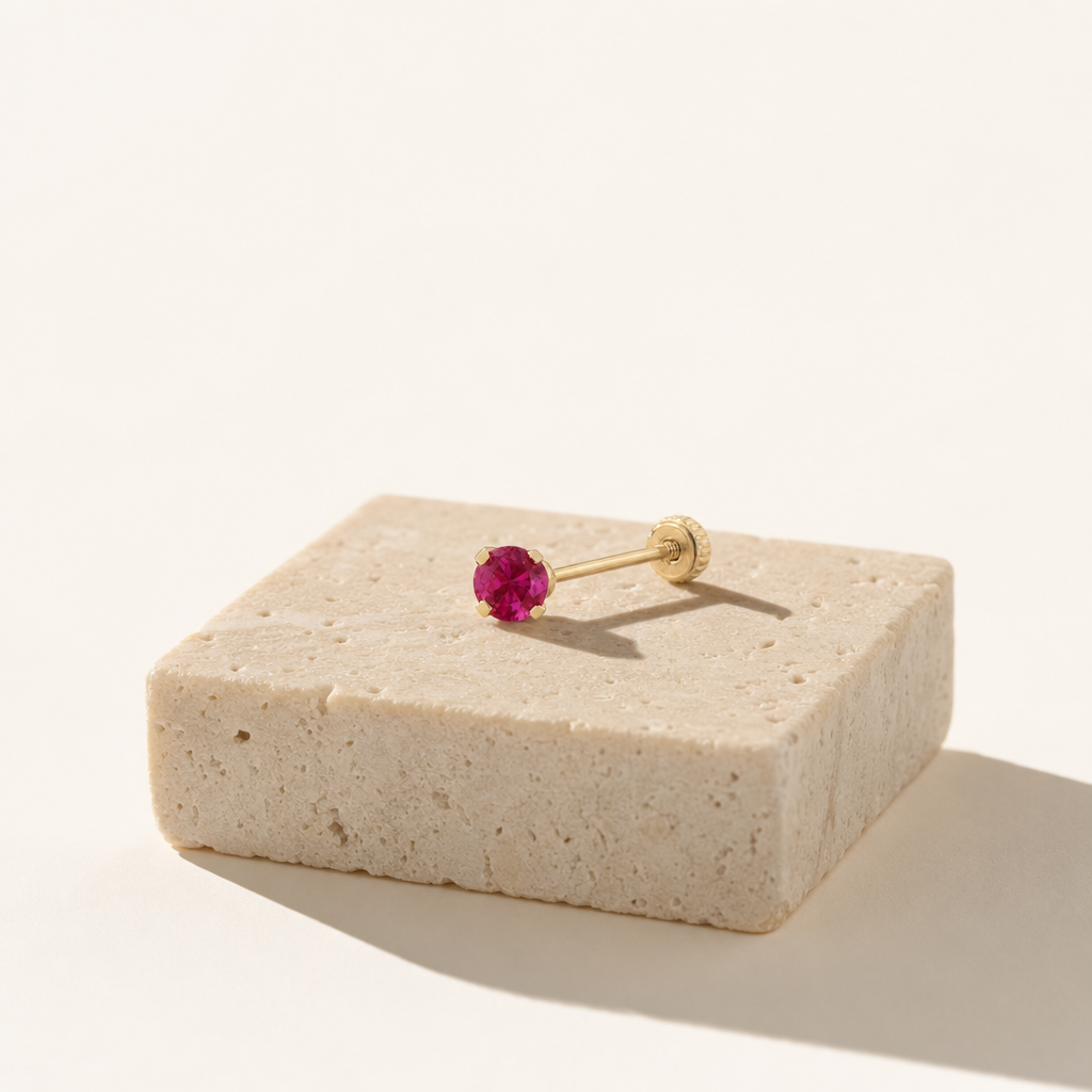 Broquel Solitario Zirconia Rubí 3 mm Oro 10K — bodegón editorial