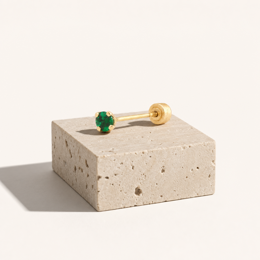 Broquel Solitario Zirconia Verde 3 mm Oro 10K — bodegón editorial