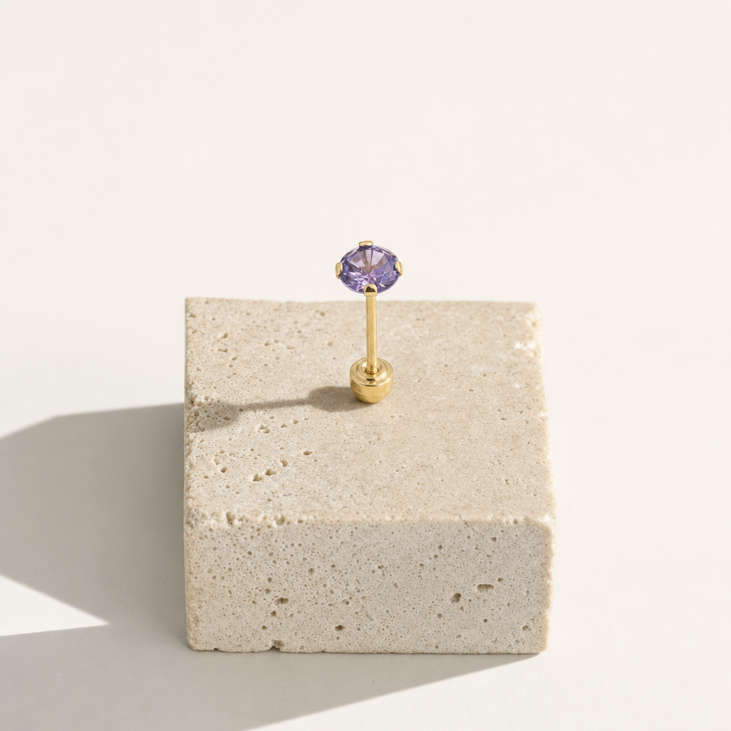 Broquel Solitario Zirconia Amatista 3 mm Oro 10K — bodegón editorial