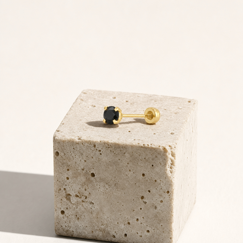 Broquel Solitario Zirconia Negra 3 mm Oro 10K — bodegón editorial
