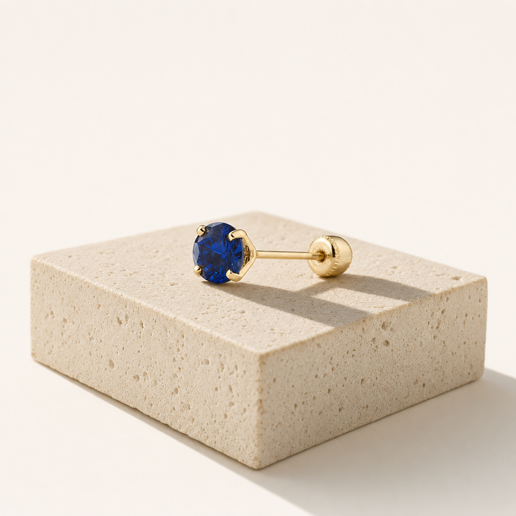 Broquel Solitario Zirconia Azul 4 mm Oro 10K — bodegón editorial