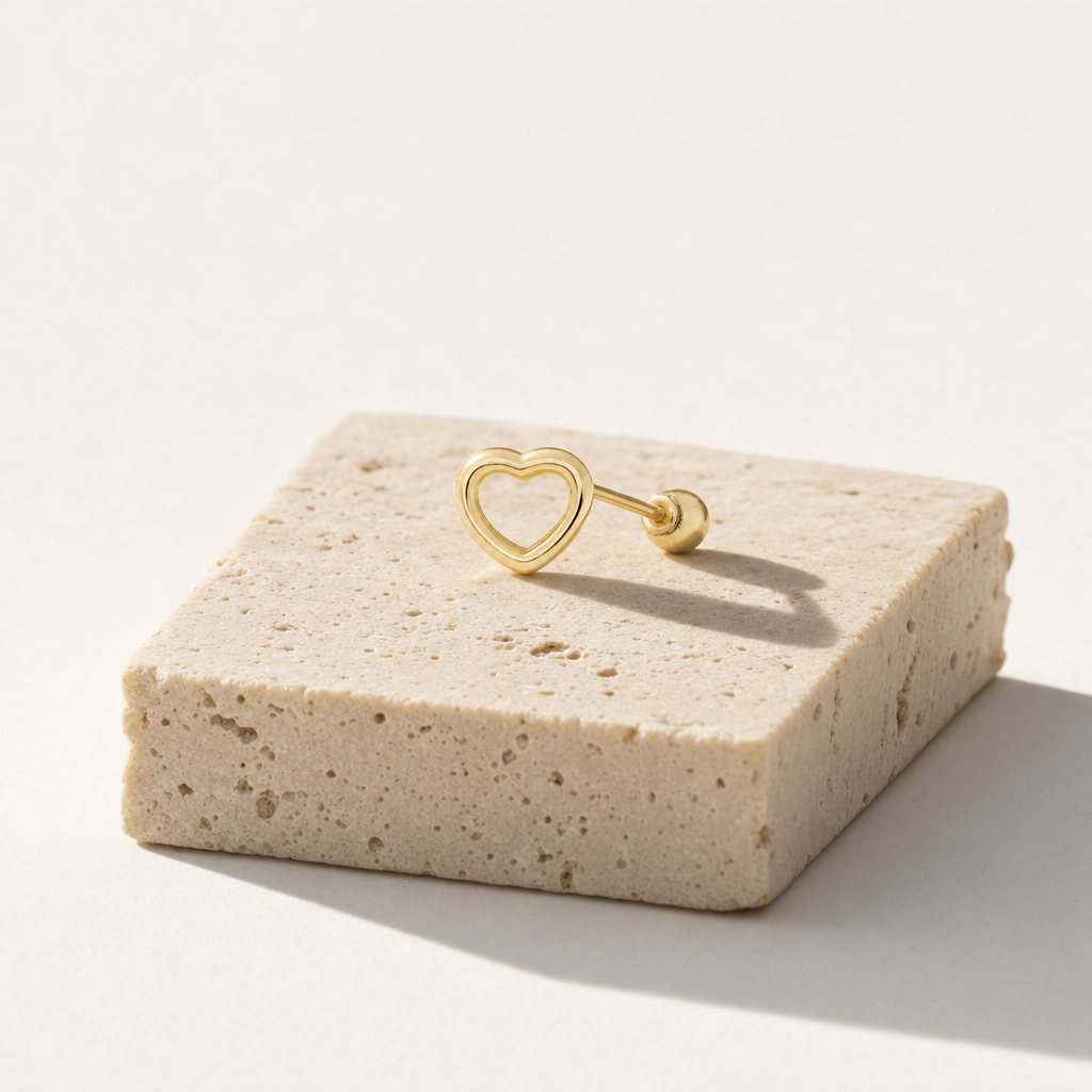 Broquel Corazón Silueta Oro 10K — bodegón editorial