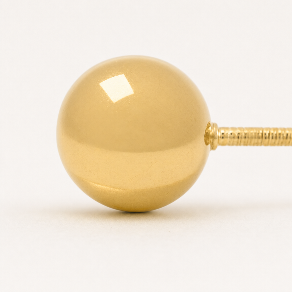 Broquel Dormilona 4.1 mm Oro 10K — macro frontal