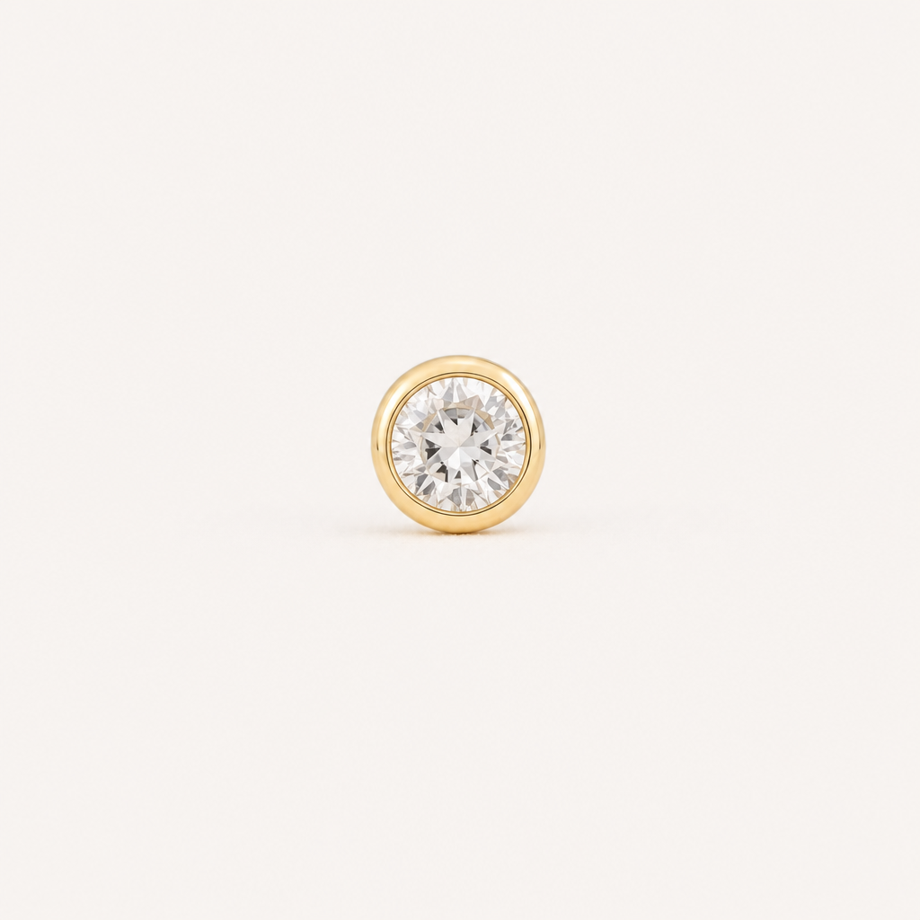 Broquel Bisel Zirconia Blanca 4 mm Oro 10K — vista frontal