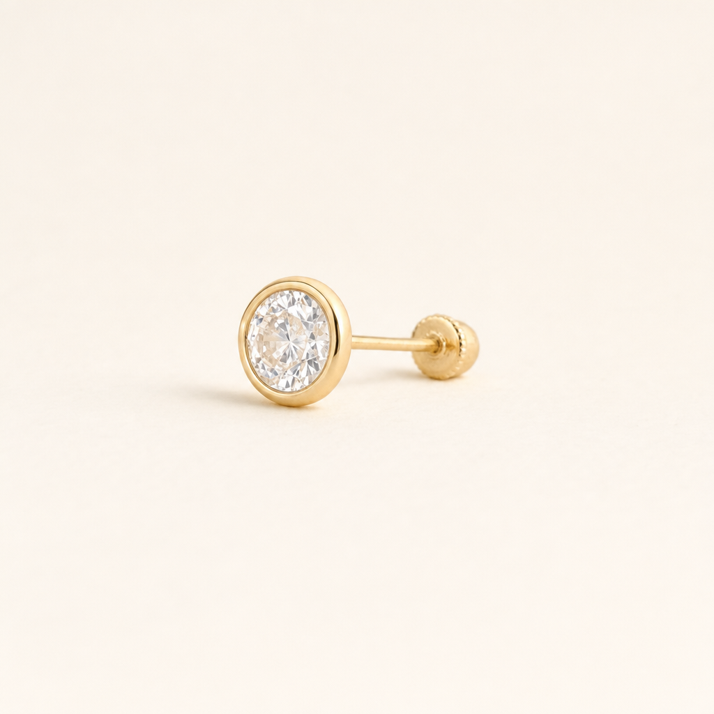 Broquel Bisel Zirconia Blanca 5 mm Oro 10K — vista diagonal