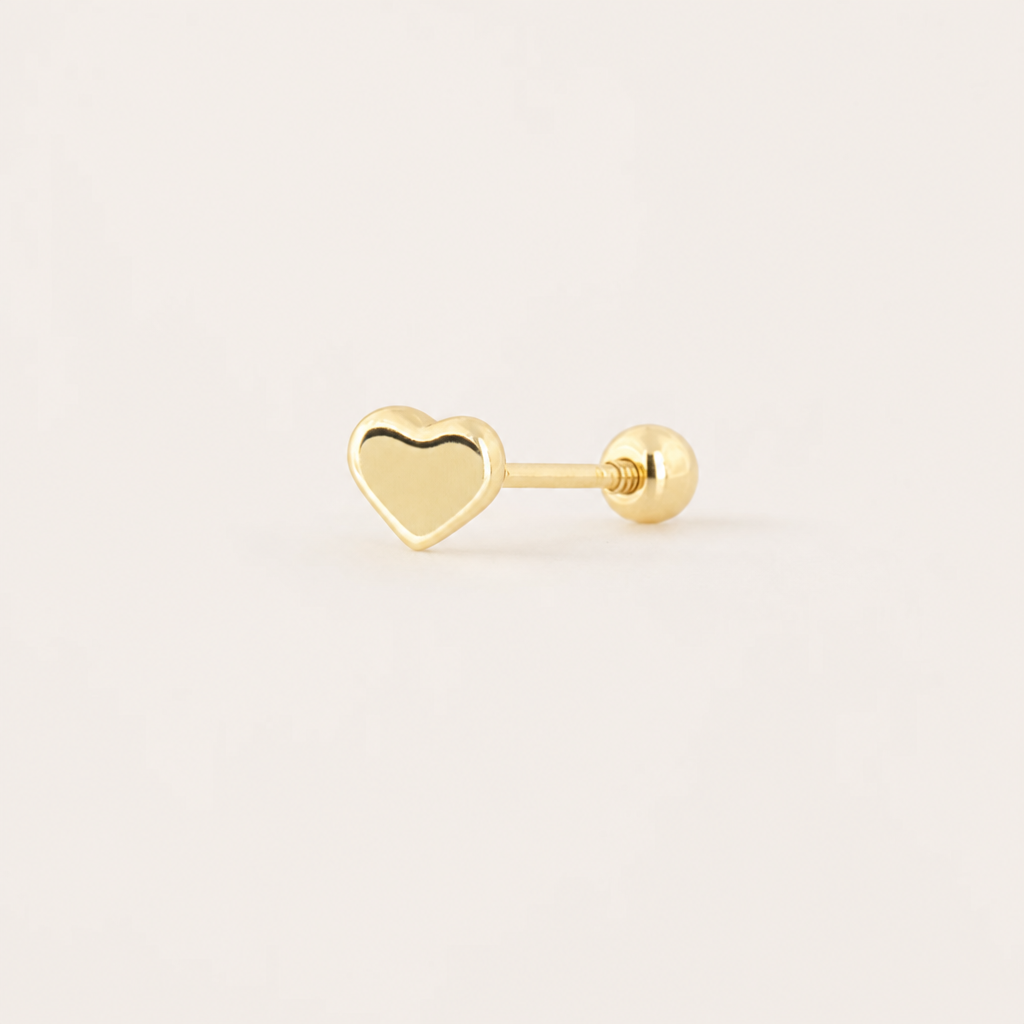Broquel Corazón Mini Oro 10K — vista diagonal