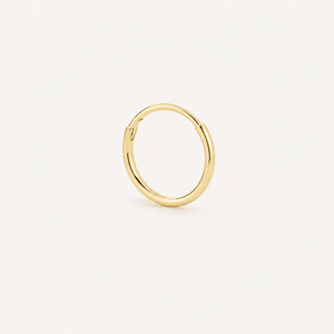 Arracada Lisa 6.6 mm Oro 10K — vista diagonal